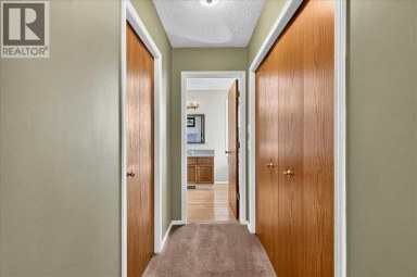 14 Hawkdale Gate NW Calgary Alberta photo 24