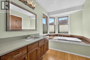 14 Hawkdale Gate NW Calgary Alberta photo 27
