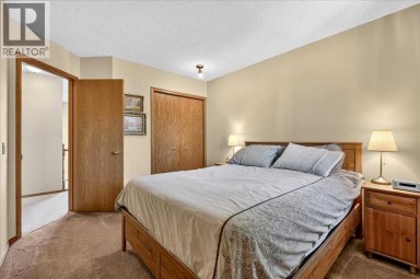 14 Hawkdale Gate NW Calgary Alberta photo 30