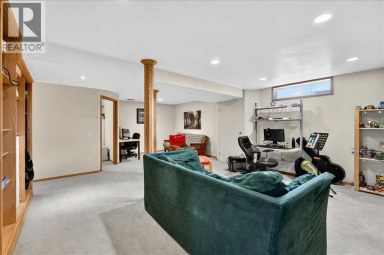 14 Hawkdale Gate NW Calgary Alberta photo 34