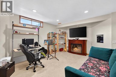 14 Hawkdale Gate NW Calgary Alberta photo 35