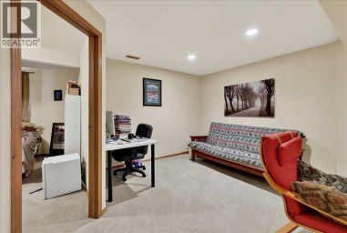 14 Hawkdale Gate NW Calgary Alberta photo 36