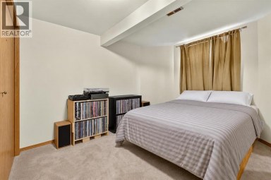 14 Hawkdale Gate NW Calgary Alberta photo 37