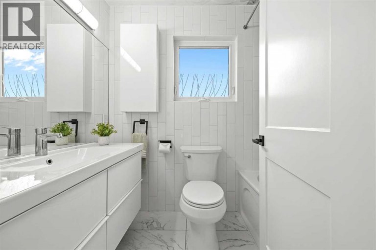 260 Riverside Mews SE, Calgary, Alberta, T2C3Y8