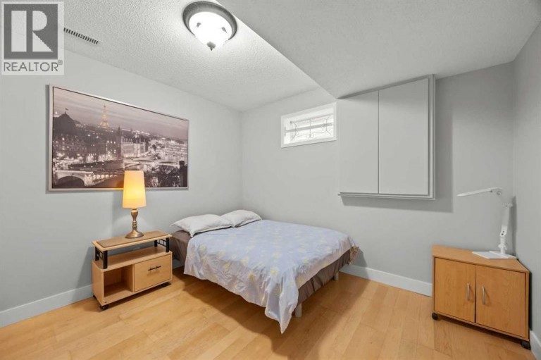 260 Riverside Mews SE, Calgary, Alberta, T2C3Y8