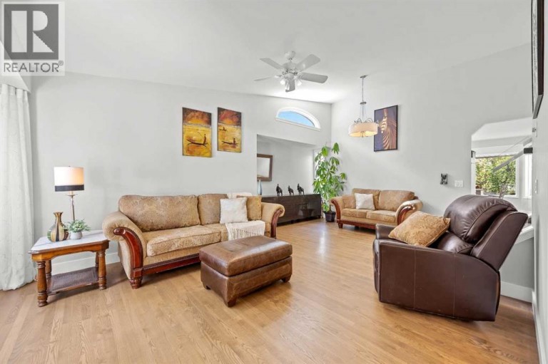 260 Riverside Mews SE, Calgary, Alberta, T2C3Y8