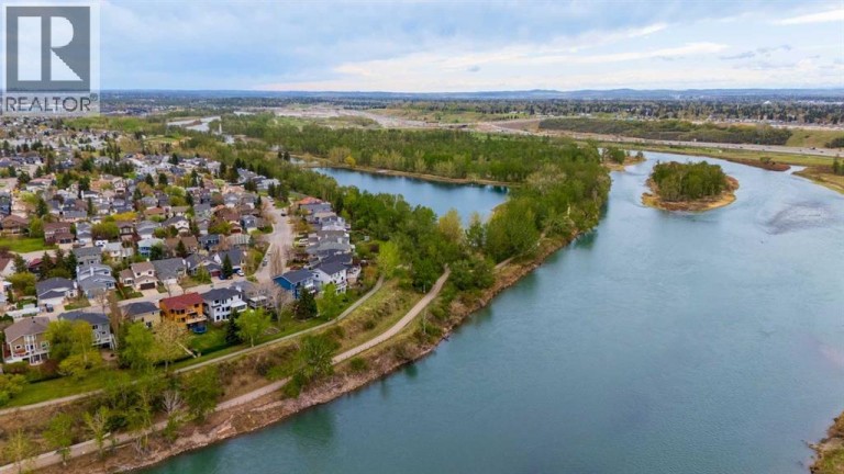 260 Riverside Mews SE, Calgary, Alberta, T2C3Y8
