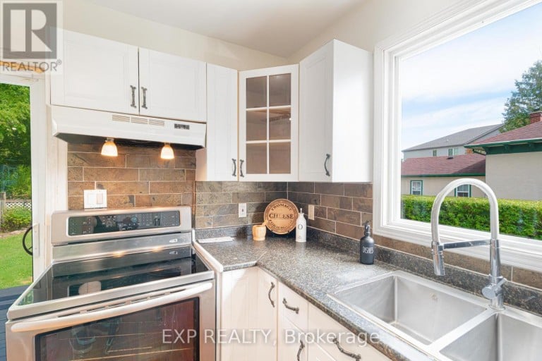 97 PARK ROAD S, Oshawa (Vanier), Ontario, L1J4G7