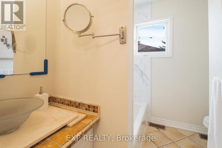 97 PARK ROAD S, Oshawa (Vanier), Ontario, L1J4G7