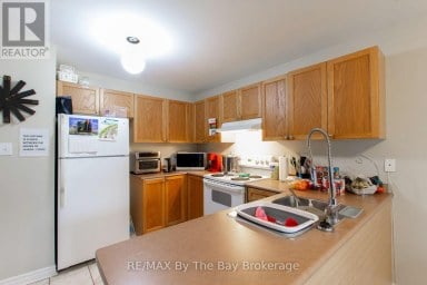 48 ROSE VALLEY WAY Wasaga Beach Ontario photo 2