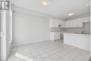 2237 GRAINGER LOOP Innisfil Ontario photo 14