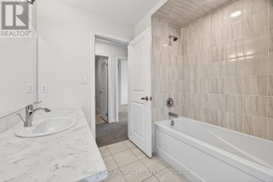 2237 GRAINGER LOOP Innisfil Ontario photo 19