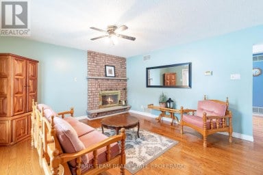 2104 NEWTON STREET Tay Ontario photo 12