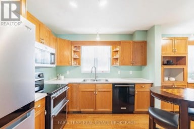 2104 NEWTON STREET Tay Ontario photo 5