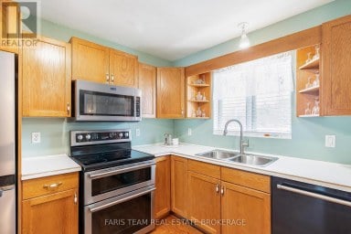 2104 NEWTON STREET Tay Ontario photo 6