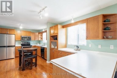 2104 NEWTON STREET Tay Ontario photo 9