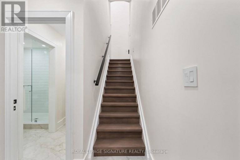 29 BLAKETON ROAD, Toronto (Islington-City Centre West), Ontario, M9B4W4