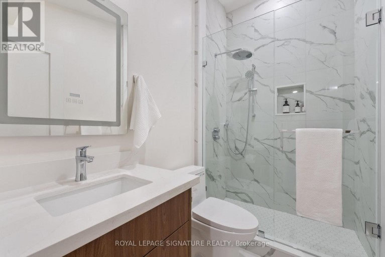 29 BLAKETON ROAD, Toronto (Islington-City Centre West), Ontario, M9B4W4