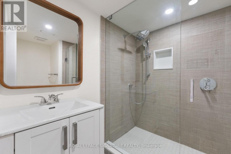 29 BLAKETON ROAD, Toronto (Islington-City Centre West), Ontario, M9B4W4