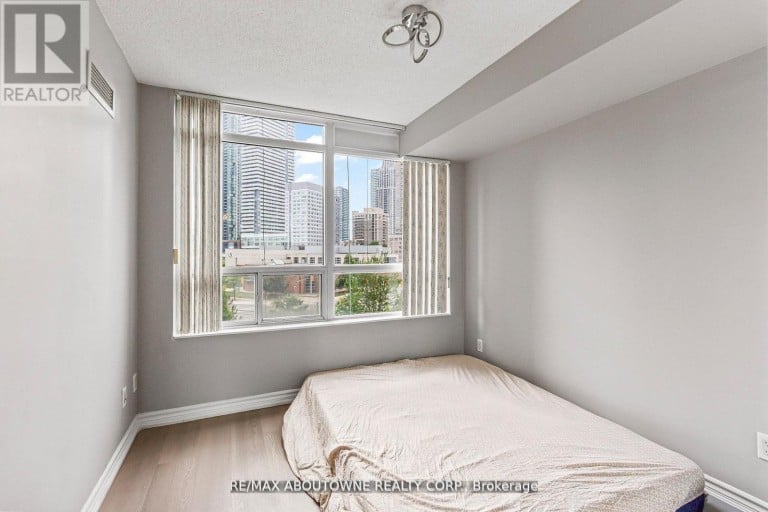 401 - 310 BURNHAMTHORPE ROAD W, Mississauga (City Centre), Ontario, L5B4P9