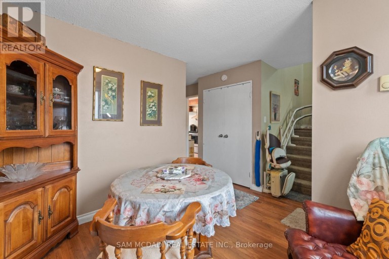 164 - 2170 BROMSGROVE ROAD, Mississauga (Clarkson), Ontario, L5J4J2