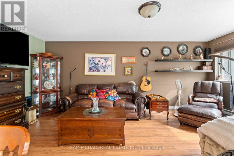 164 - 2170 BROMSGROVE ROAD, Mississauga (Clarkson), Ontario, L5J4J2