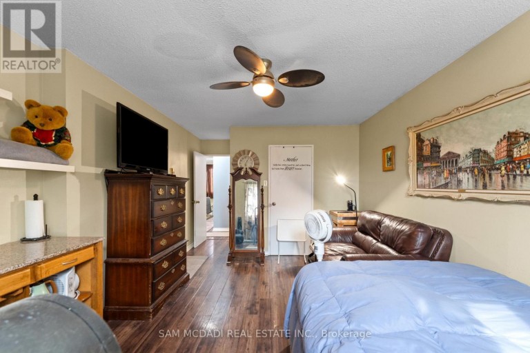 164 - 2170 BROMSGROVE ROAD, Mississauga (Clarkson), Ontario, L5J4J2