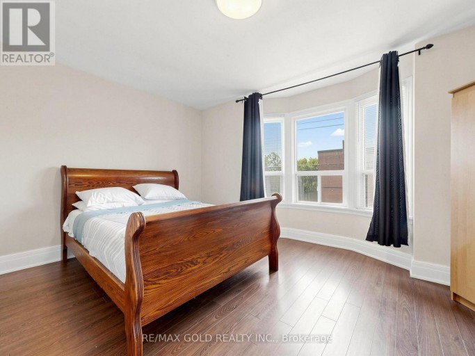 746 KING STREET W, Hamilton (Westdale), Ontario, L8S1J8