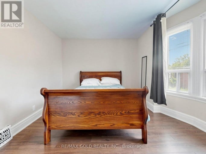 746 KING STREET W, Hamilton (Westdale), Ontario, L8S1J8