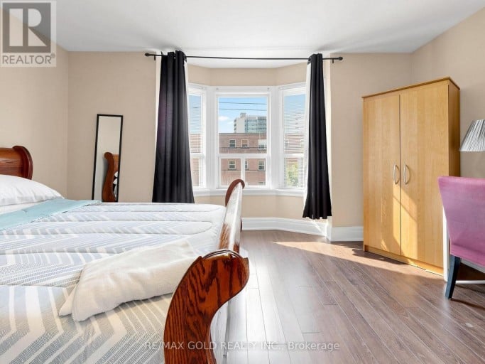 746 KING STREET W, Hamilton (Westdale), Ontario, L8S1J8