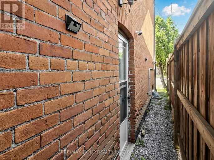 746 KING STREET W, Hamilton (Westdale), Ontario, L8S1J8