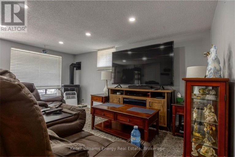405 BERNHARD CRESCENT, Oshawa (O'Neill), Ontario, L1G2B7