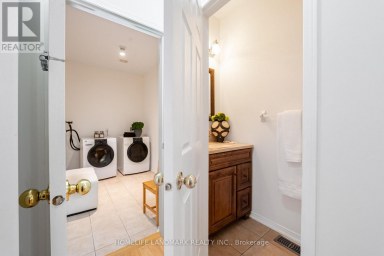 310 TOWER HILL ROAD Richmond Hill (Jefferson) Ontario photo 9