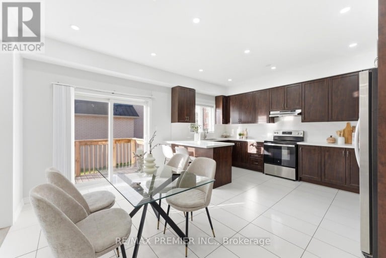 122 MCKENZIE WAY, Bradford West Gwillimbury (Bradford), Ontario, L3Z4J4