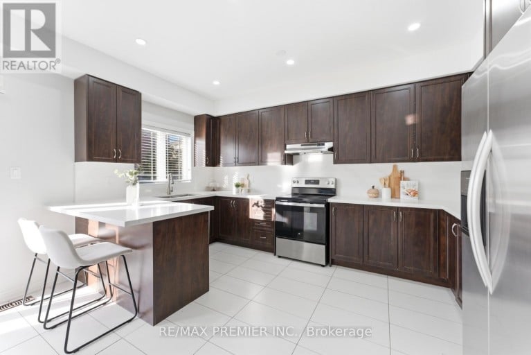 122 MCKENZIE WAY, Bradford West Gwillimbury (Bradford), Ontario, L3Z4J4