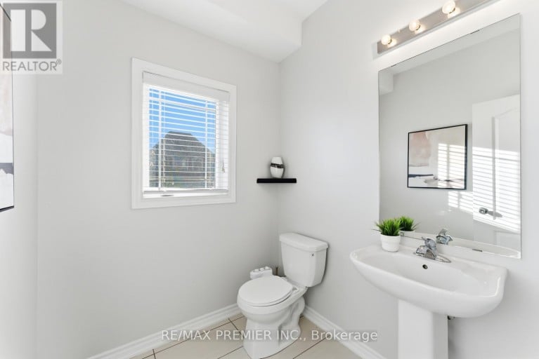 122 MCKENZIE WAY, Bradford West Gwillimbury (Bradford), Ontario, L3Z4J4