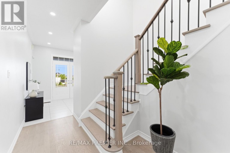 122 MCKENZIE WAY, Bradford West Gwillimbury (Bradford), Ontario, L3Z4J4