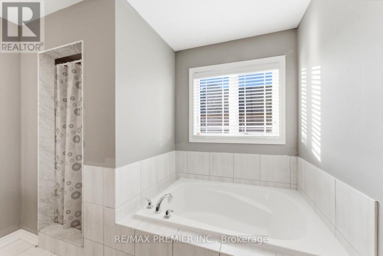 122 MCKENZIE WAY, Bradford West Gwillimbury (Bradford), Ontario, L3Z4J4