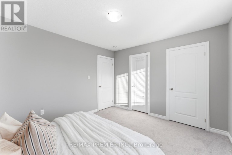 122 MCKENZIE WAY, Bradford West Gwillimbury (Bradford), Ontario, L3Z4J4