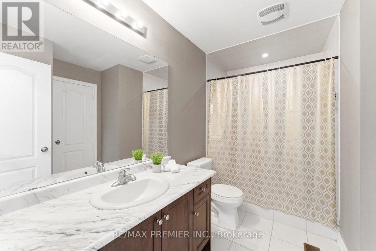 122 MCKENZIE WAY, Bradford West Gwillimbury (Bradford), Ontario, L3Z4J4