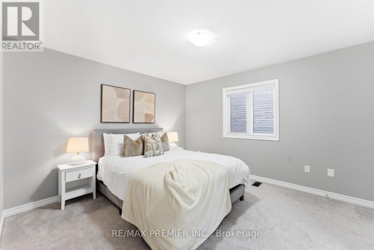 122 MCKENZIE WAY, Bradford West Gwillimbury (Bradford), Ontario, L3Z4J4