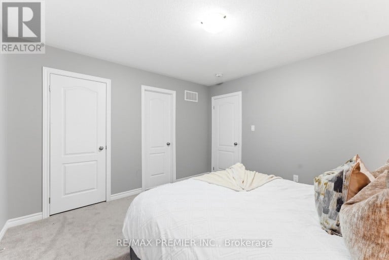 122 MCKENZIE WAY, Bradford West Gwillimbury (Bradford), Ontario, L3Z4J4