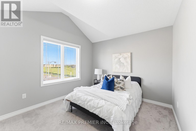 122 MCKENZIE WAY, Bradford West Gwillimbury (Bradford), Ontario, L3Z4J4