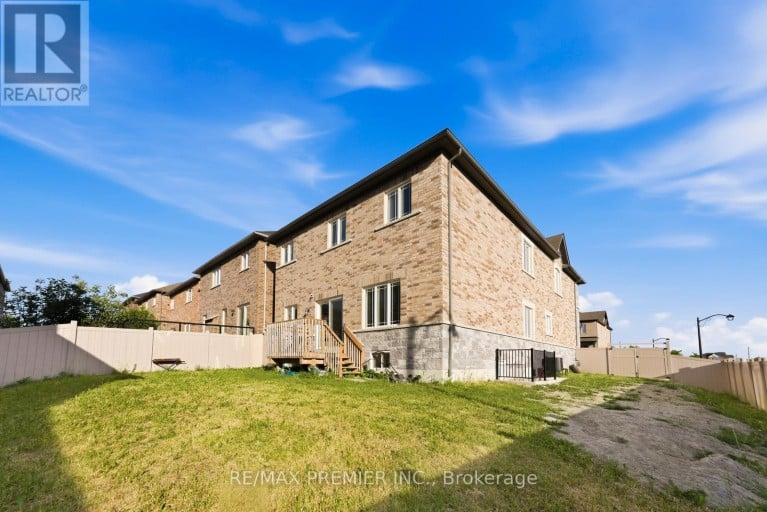122 MCKENZIE WAY, Bradford West Gwillimbury (Bradford), Ontario, L3Z4J4