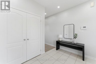 122 MCKENZIE WAY Bradford West Gwillimbury (Bradford) Ontario photo 5