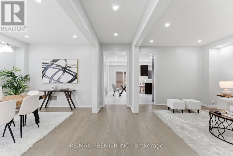 122 MCKENZIE WAY, Bradford West Gwillimbury (Bradford), Ontario, L3Z4J4