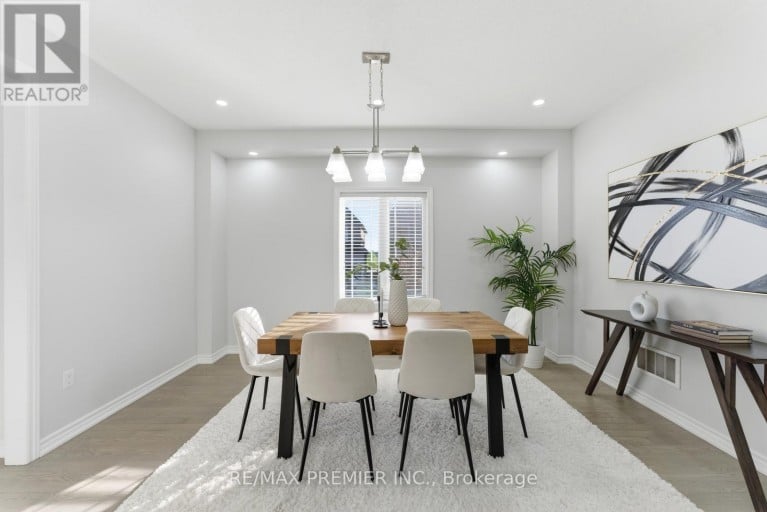 122 MCKENZIE WAY, Bradford West Gwillimbury (Bradford), Ontario, L3Z4J4