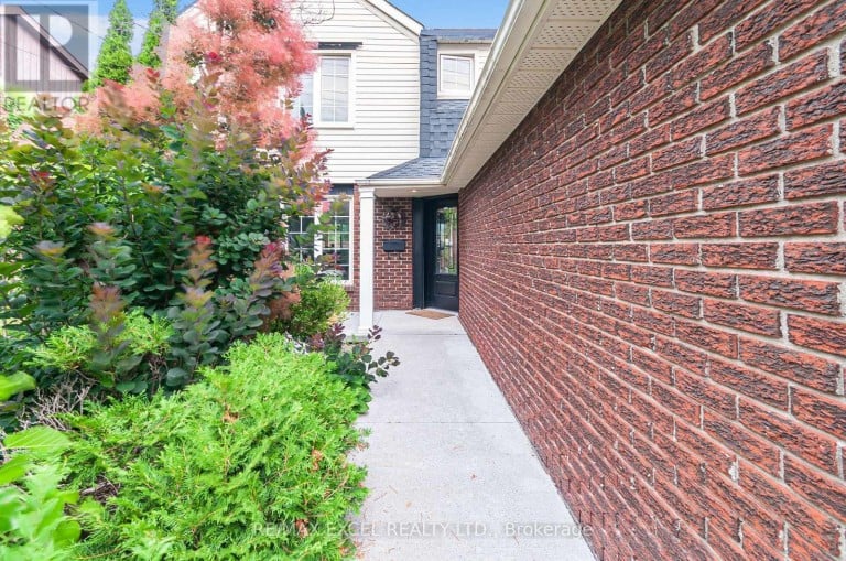 218 ANGELINE STREET N, Kawartha Lakes (Lindsay), Ontario, K9V5E9