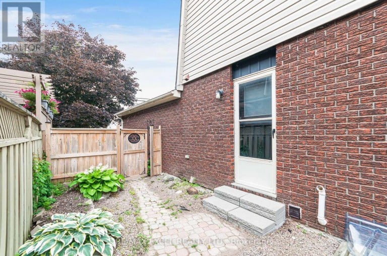 218 ANGELINE STREET N, Kawartha Lakes (Lindsay), Ontario, K9V5E9