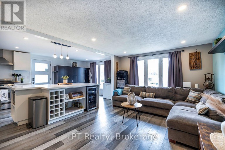 755 WESLEY DRIVE, Oshawa (Donevan), Ontario, L1H7X6